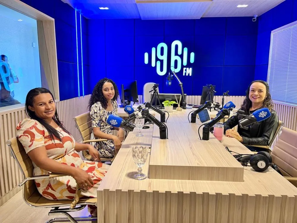 Talento e voz estudantil: Heloísa Nascimento é campeã do FACE e emociona com composição autoral