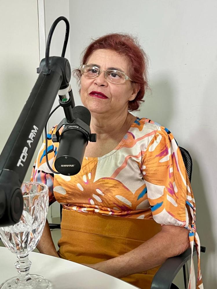 Campanha solidária busca ajudar Aidê Tanan a conquistar cirurgia e lentes essenciais para sua visão
